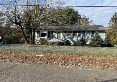 60 Murphy Ln, Chicopee, Massachusetts 01020, 3 Bedrooms Bedrooms, 5 Rooms Rooms,1 BathroomBathrooms,Residential,For Sale,Murphy Ln,73179642