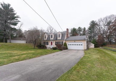 14 Reservoir Dr., Bellingham, Massachusetts 02019, 4 Bedrooms Bedrooms, 8 Rooms Rooms,2.5 BathroomsBathrooms,Residential,For Sale,Reservoir Dr.,73182264
