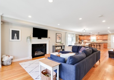 52 Winthrop Street, Waltham, Massachusetts 02453, 2 Bedrooms Bedrooms, 6 Rooms Rooms,2.5 BathroomsBathrooms,Residential,For Sale,Winthrop Street,73177989