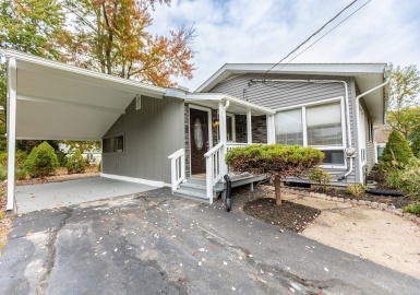 64 Ellendale Cir, Springfield, Massachusetts 01128, 3 Bedrooms Bedrooms, 6 Rooms Rooms,2 BathroomsBathrooms,Residential,For Sale,Ellendale Cir,73170776