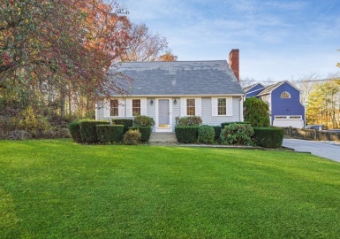 11 Whalen Drive, North Attleboro, Massachusetts 02760, 4 Bedrooms Bedrooms, 5 Rooms Rooms,2 BathroomsBathrooms,Residential,For Sale,Whalen Drive,73176567