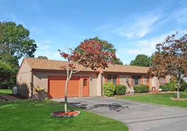 27 Shaker Rd, Dartmouth, Massachusetts 02747, 2 Bedrooms Bedrooms, 5 Rooms Rooms,1 BathroomBathrooms,Residential,For Sale,Shaker Rd,73171239