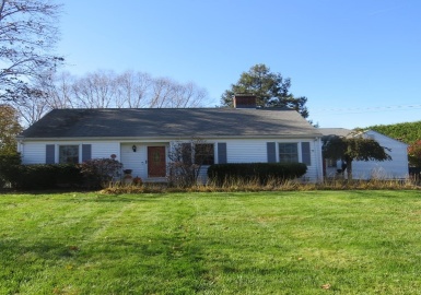 334 North Main Street, South Hadley, Massachusetts 01075, 2 Bedrooms Bedrooms, 6 Rooms Rooms,2 BathroomsBathrooms,Residential,For Sale,North Main Street,73177282