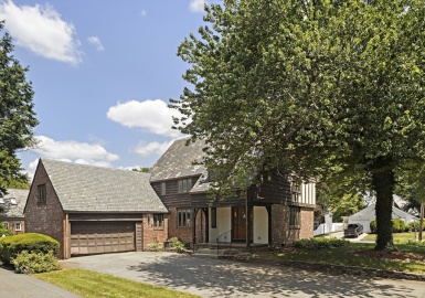 90 Larchmont, Melrose, Massachusetts 02176, 5 Bedrooms Bedrooms, 12 Rooms Rooms,2.5 BathroomsBathrooms,Residential Lease,For Rent,Larchmont,73239157