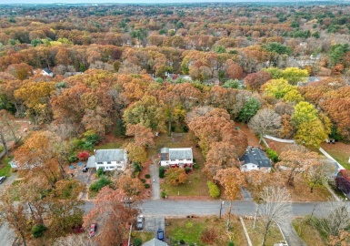 10 Caroline St, Burlington, Massachusetts 01803, 4 Bedrooms Bedrooms, 9 Rooms Rooms,1.5 BathroomsBathrooms,Residential,For Sale,Caroline St,73178072