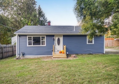 858 Bradley Rd, Springfield, Massachusetts 01109, 2 Bedrooms Bedrooms, 5 Rooms Rooms,1 BathroomBathrooms,Residential,For Sale,Bradley Rd,73172624