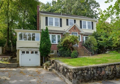 100 Columbia Road, Arlington, Massachusetts 02474, 3 Bedrooms Bedrooms, 7 Rooms Rooms,2.5 BathroomsBathrooms,Residential,For Sale,Columbia Road,73167794