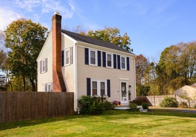 79 Pleasant Ave, East Bridgewater, Massachusetts 02333, 3 Bedrooms Bedrooms, 6 Rooms Rooms,1.5 BathroomsBathrooms,Residential,For Sale,Pleasant Ave,73178160
