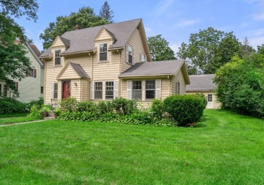 17 Schaller St, Wellesley, Massachusetts 02482, 4 Bedrooms Bedrooms, 7 Rooms Rooms,1.5 BathroomsBathrooms,Residential,For Sale,Schaller St,73141119