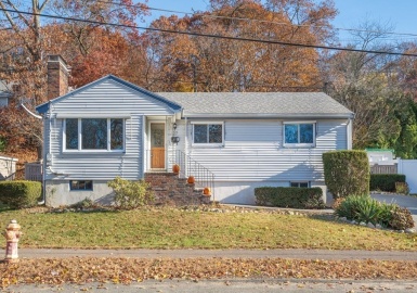 27 Cedar Brook Rd, Lynn, Massachusetts 01904, 3 Bedrooms Bedrooms, 5 Rooms Rooms,2 BathroomsBathrooms,Residential,For Sale,Cedar Brook Rd,73182152