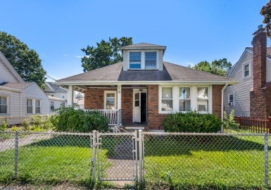 36 Pearl Street, Quincy, Massachusetts 02169, 2 Bedrooms Bedrooms, 5 Rooms Rooms,1 BathroomBathrooms,Residential,For Sale,Pearl Street,73155548