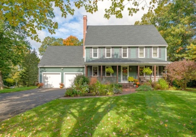 16 Lisa Lane, Georgetown, Massachusetts 01833, 3 Bedrooms Bedrooms, 9 Rooms Rooms,2.5 BathroomsBathrooms,Residential,For Sale,Lisa Lane,73172050