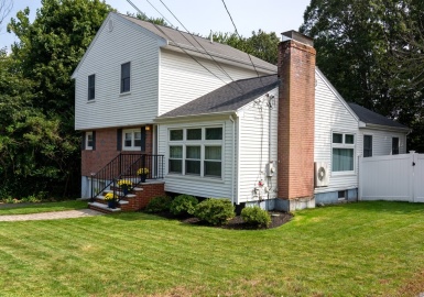 114 Russell St, Woburn, Massachusetts 01801, 4 Bedrooms Bedrooms, 7 Rooms Rooms,3 BathroomsBathrooms,Residential,For Sale,Russell St,73168473