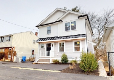 129 Lakeview Avenue, Waltham, Massachusetts 02451, 3 Bedrooms Bedrooms, 6 Rooms Rooms,3 BathroomsBathrooms,Residential,For Sale,Lakeview Avenue,73076974