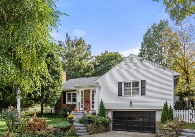 20 Highland St., Dedham, Massachusetts 02026, 3 Bedrooms Bedrooms, 8 Rooms Rooms,2.5 BathroomsBathrooms,Residential,For Sale,Highland St.,73171939