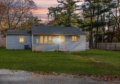 2 Wright Blvd, Lakeville, Massachusetts 02347, 2 Bedrooms Bedrooms, 4 Rooms Rooms,1 BathroomBathrooms,Residential,For Sale,Wright Blvd,73180982