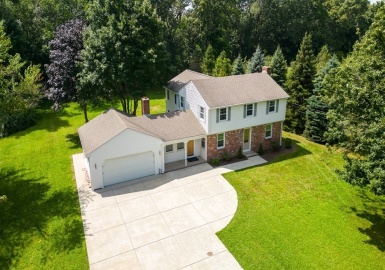 135 Warren Ave, Seekonk, Massachusetts 02771, 5 Bedrooms Bedrooms, 9 Rooms Rooms,3 BathroomsBathrooms,Residential,For Sale,Warren Ave,73147783