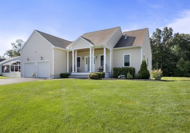 92 Canton St, Easton, Massachusetts 02356, 3 Bedrooms Bedrooms, 7 Rooms Rooms,2 BathroomsBathrooms,Residential,For Sale,Canton St,73161821