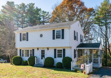 1102 S Main St, Bellingham, Massachusetts 02019, 4 Bedrooms Bedrooms, 6 Rooms Rooms,1.5 BathroomsBathrooms,Residential,For Sale,S Main St,73176589