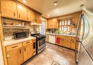 7 Marion St, Randolph, Massachusetts 02368, 3 Bedrooms Bedrooms, 6 Rooms Rooms,2 BathroomsBathrooms,Residential,For Sale,Marion St,73160357