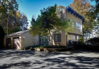 212 Farm Rd, Sherborn, Massachusetts 01770, 3 Bedrooms Bedrooms, 7 Rooms Rooms,2.5 BathroomsBathrooms,Residential,For Sale,Farm Rd,73174066