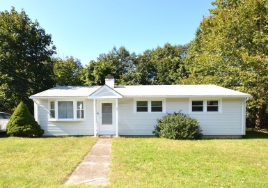27 Ewald Ave, Plainville, Massachusetts 02762, 3 Bedrooms Bedrooms, 6 Rooms Rooms,1 BathroomBathrooms,Residential,For Sale,Ewald Ave,73163840