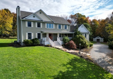 88 High Street, Topsfield, Massachusetts 01983, 6 Bedrooms Bedrooms, 12 Rooms Rooms,3.5 BathroomsBathrooms,Residential,For Sale,High Street,73175985