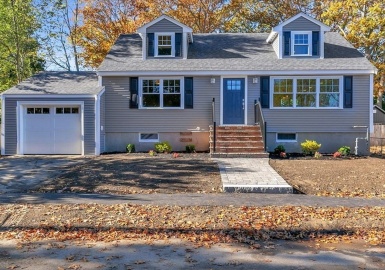9 East Street, Beverly, Massachusetts 01915, 4 Bedrooms Bedrooms, 7 Rooms Rooms,2 BathroomsBathrooms,Residential,For Sale,East Street,73176475