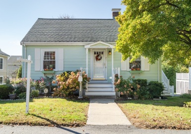 77 Waverley, Arlington, Massachusetts 02476, 4 Bedrooms Bedrooms, 7 Rooms Rooms,2 BathroomsBathrooms,Residential,For Sale,Waverley,73177049