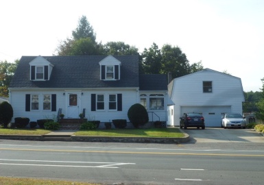 914 Riverside Dr, Methuen, Massachusetts 01844, 4 Bedrooms Bedrooms, 6 Rooms Rooms,1.5 BathroomsBathrooms,Residential,For Sale,Riverside Dr,73175666