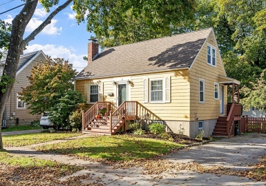 8 Gardner Road, Reading, Massachusetts 01867, 3 Bedrooms Bedrooms, 7 Rooms Rooms,1 BathroomBathrooms,Residential,For Sale,Gardner Road,73173856
