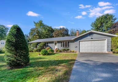 1060 Main St., Lynnfield, Massachusetts 01940, 3 Bedrooms Bedrooms, 10 Rooms Rooms,2.5 BathroomsBathrooms,Residential,For Sale,Main St.,73128188