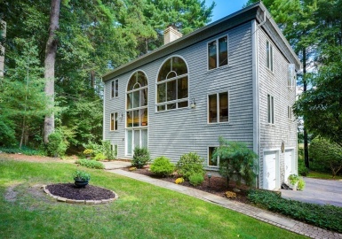 662 Central St, Holliston, Massachusetts 01746, 4 Bedrooms Bedrooms, 8 Rooms Rooms,2.5 BathroomsBathrooms,Residential,For Sale,Central St,73161793