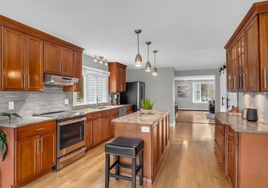 550 Mount Vernon Street, Andover, Massachusetts 01810, 3 Bedrooms Bedrooms, 7 Rooms Rooms,3 BathroomsBathrooms,Residential,For Sale,Mount Vernon Street,73172679