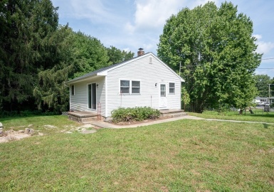 403 Benson Rd, Northbridge, Massachusetts 01534, 2 Bedrooms Bedrooms, 4 Rooms Rooms,1 BathroomBathrooms,Residential,For Sale,Benson Rd,73157076