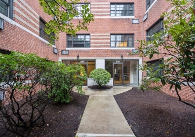 648 Washington St, Brookline, Massachusetts 02446, 2 Bedrooms Bedrooms, 5 Rooms Rooms,1 BathroomBathrooms,Residential,For Sale,Washington Terrace,Washington St,73168222