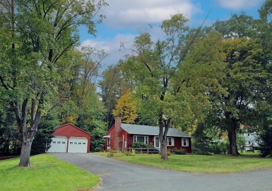 23 Maclellan Lane, Greenfield, Massachusetts 01301, 3 Bedrooms Bedrooms, 6 Rooms Rooms,1.5 BathroomsBathrooms,Residential,For Sale,Maclellan Lane,73172600