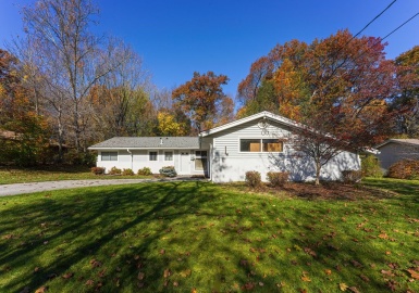 47 Dick Dr, Worcester, Massachusetts 01609, 3 Bedrooms Bedrooms, 6 Rooms Rooms,2 BathroomsBathrooms,Residential,For Sale,Dick Dr,73176364