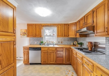311 Holcomb Rd, Springfield, Massachusetts 01118, 3 Bedrooms Bedrooms, 5 Rooms Rooms,1 BathroomBathrooms,Residential,For Sale,Holcomb Rd,73177344