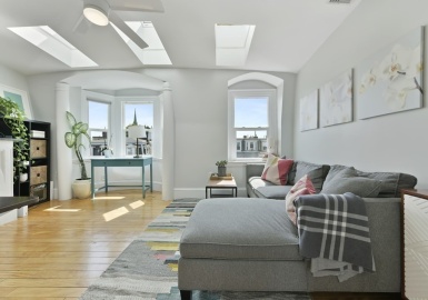 572 E Broadway, Boston, Massachusetts 02127, 1 Bedroom Bedrooms, 4 Rooms Rooms,1 BathroomBathrooms,Residential,For Sale,E Broadway,73162071