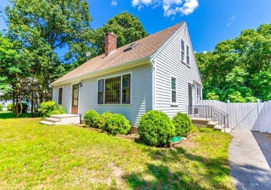 21 Upshur Dr, Falmouth, Massachusetts 02556, 4 Bedrooms Bedrooms, 7 Rooms Rooms,2 BathroomsBathrooms,Residential,For Sale,Upshur Dr,73145956