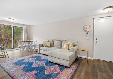 5 Glen Devin St, Amesbury, Massachusetts 01913, 2 Bedrooms Bedrooms, 4 Rooms Rooms,1 BathroomBathrooms,Residential,For Sale,Glen Devin Condominiums,Glen Devin St,73180500
