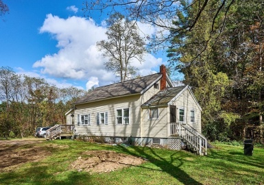 5 Torrey St, Easthampton, Massachusetts 01027, 3 Bedrooms Bedrooms, 7 Rooms Rooms,1 BathroomBathrooms,Residential,For Sale,Torrey St,73172214