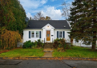 34 Brightwood Ave, Worcester, Massachusetts 01604, 4 Bedrooms Bedrooms, 6 Rooms Rooms,2 BathroomsBathrooms,Residential,For Sale,Brightwood Ave,73180469