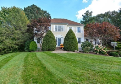 2 Messinger Ave, Foxboro, Massachusetts 02035, 4 Bedrooms Bedrooms, 9 Rooms Rooms,2.5 BathroomsBathrooms,Residential,For Sale,Messinger Ave,73158983