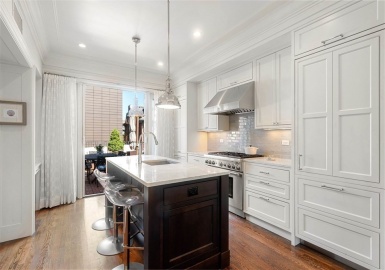 652 Massachusetts Ave, Boston, Massachusetts 02118, 3 Bedrooms Bedrooms, 6 Rooms Rooms,2.5 BathroomsBathrooms,Residential,For Sale,Massachusetts Ave,73158377