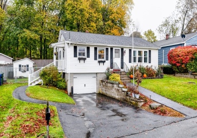 32 Desrosiers St, Dracut, Massachusetts 01826, 2 Bedrooms Bedrooms, 5 Rooms Rooms,1 BathroomBathrooms,Residential,For Sale,Desrosiers St,73179708