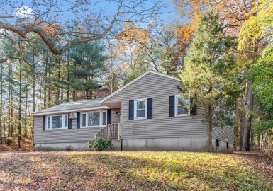 5 Oxford Rd, Wilmington, Massachusetts 01887, 3 Bedrooms Bedrooms, 6 Rooms Rooms,1.5 BathroomsBathrooms,Residential,For Sale,Oxford Rd,73173879