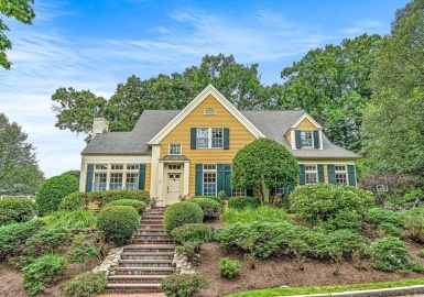 27 Brooks Street, Winchester, Massachusetts 01890, 4 Bedrooms Bedrooms, 12 Rooms Rooms,3 BathroomsBathrooms,Residential,For Sale,Brooks Street,73158073