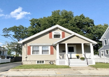 90 Oakmere Street, Boston, Massachusetts 02132, 2 Bedrooms Bedrooms, 6 Rooms Rooms,2 BathroomsBathrooms,Residential,For Sale,Oakmere Street,73157106